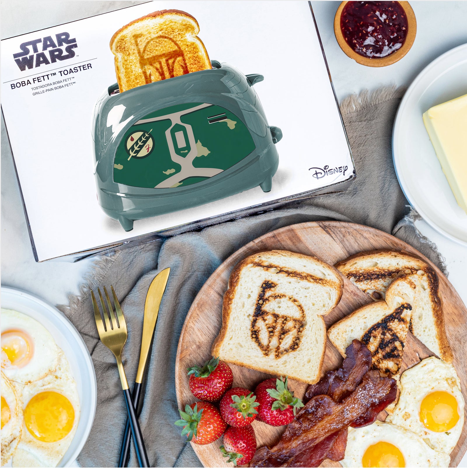 Uncanny Brands Star Wars Darth Vader Halo Toaster Lights Up w
