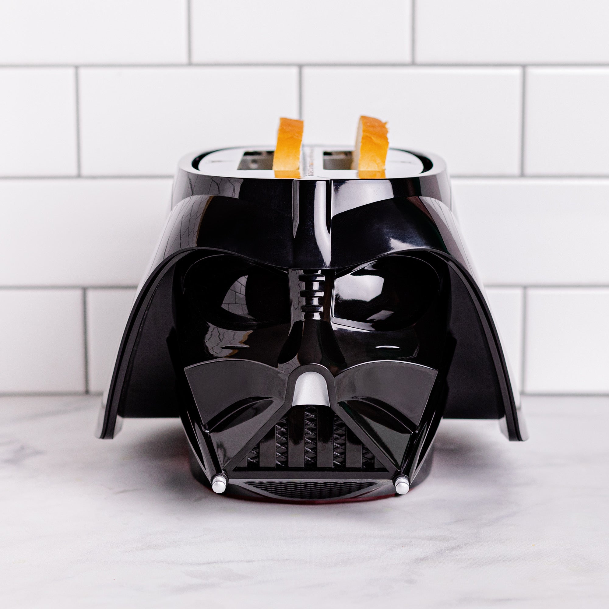 https://cdn.shopify.com/s/files/1/0022/0092/8317/products/DarthVaderHaloToaster5_2000x.jpg?v=1651621156