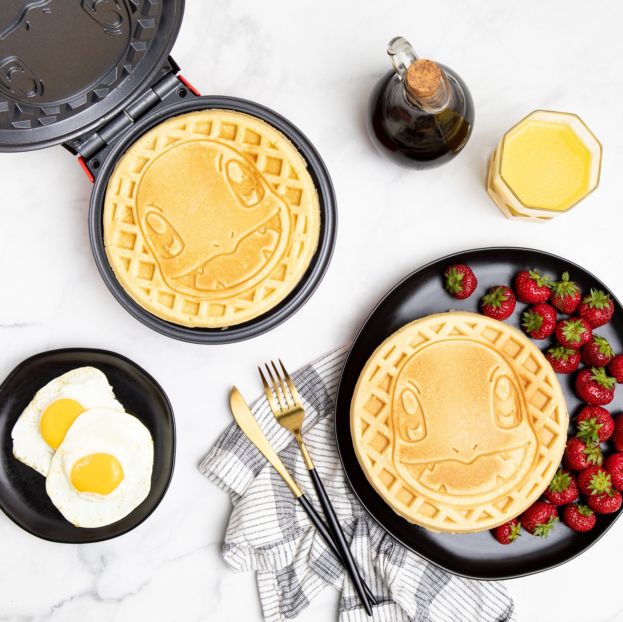 Peanuts Snoopy & Woodstock Square Waffle Maker - Uncanny Brands