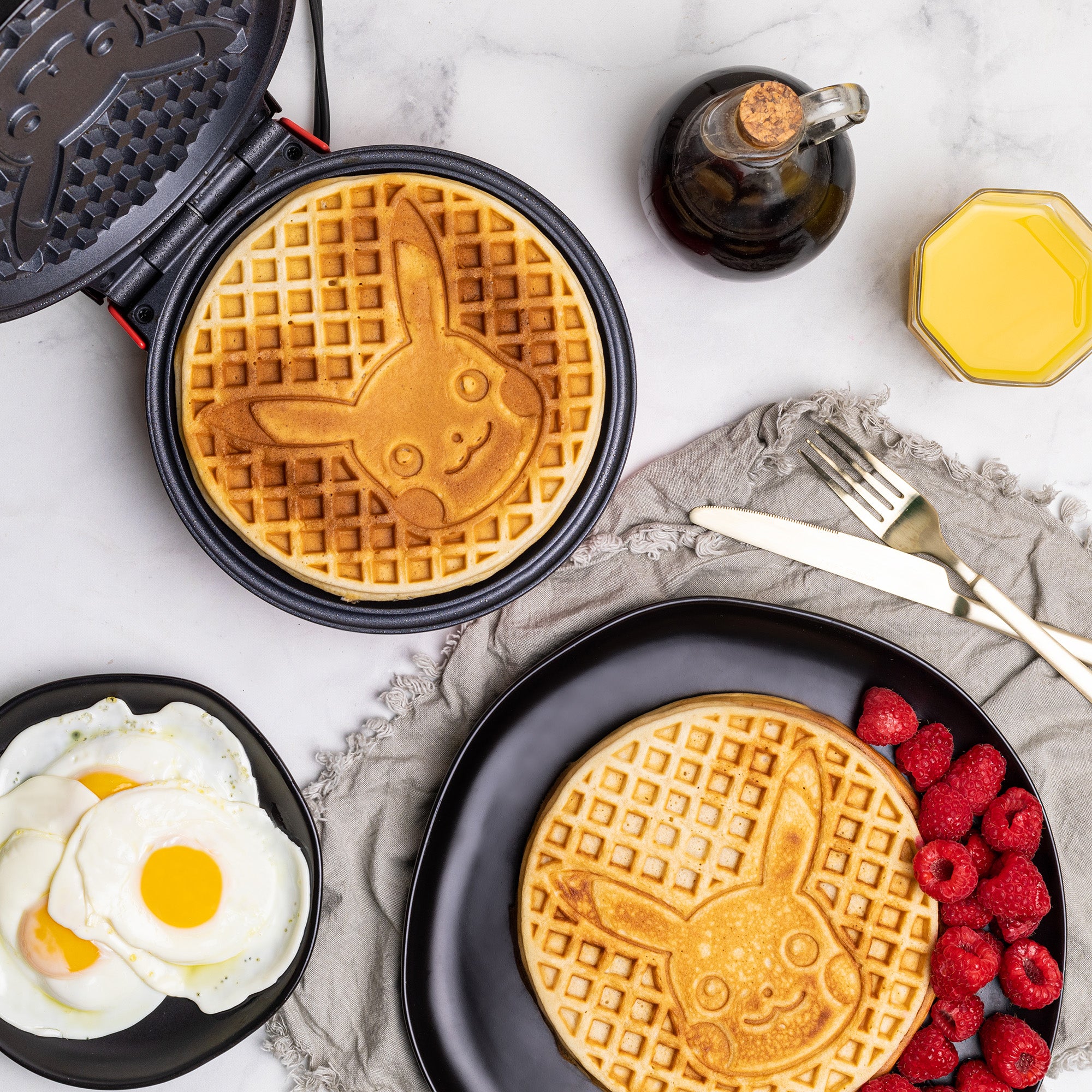 Pokémon Poké Ball Waffle Maker - Uncanny Brands