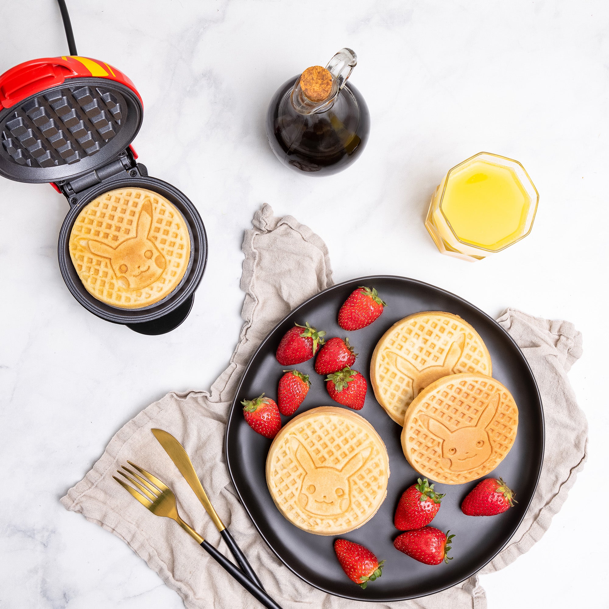 Uncanny Brands Cookie Monster Mini Waffle Maker - Sesame Street Kitchen Appliance - Blue