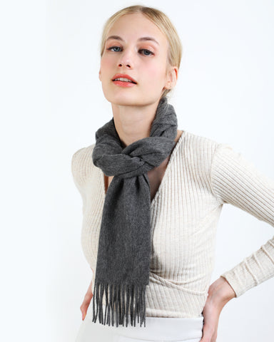 How To Wear A Scarf For Fall 2022? | 7 Scarf Trends for Fall 2022 ...