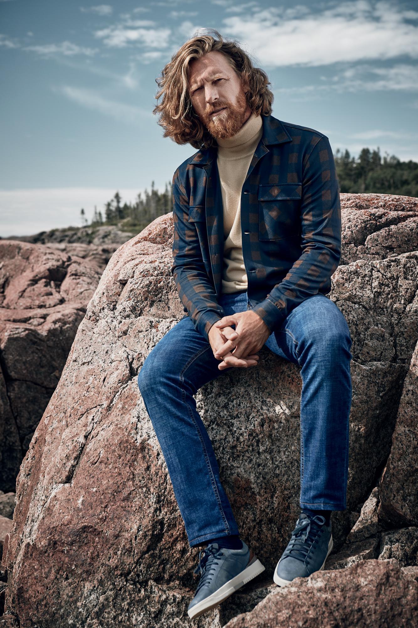 Col roulé avec une veste en jean ou en peau de mouton retournée