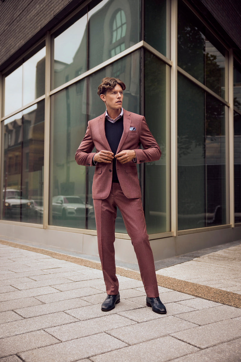 Tendance mode homme : cette couleur sera omniprésente au printemps 2023 et  elle va faire les looks de tous les hommes stylés - Grazia