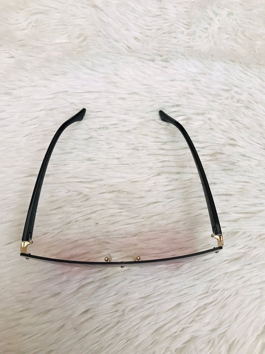 Lentes Fashion Nova original negro cuadrado con V en dorado en frente, –  Qlindo Store