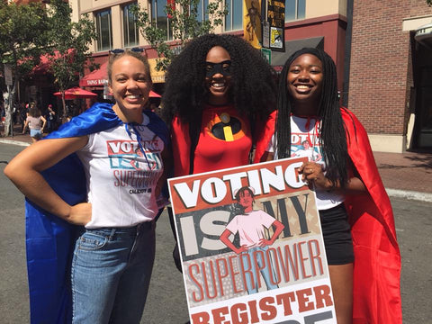 Indivisible volunteers hit the streets of Comic Con for voter registration, hosted by Calexit and Matt Pizzolo