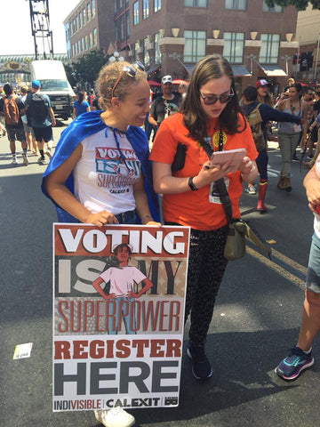 Indivisible volunteer registers a new voter at Comic Con, hosted at SDCC by Calexit and Matt Pizzolo