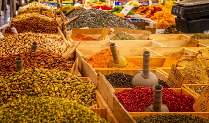 Market stand spices