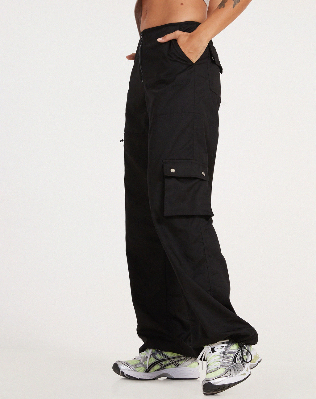 Black Low Rise Wide Leg With Pockets Cargo Trouser