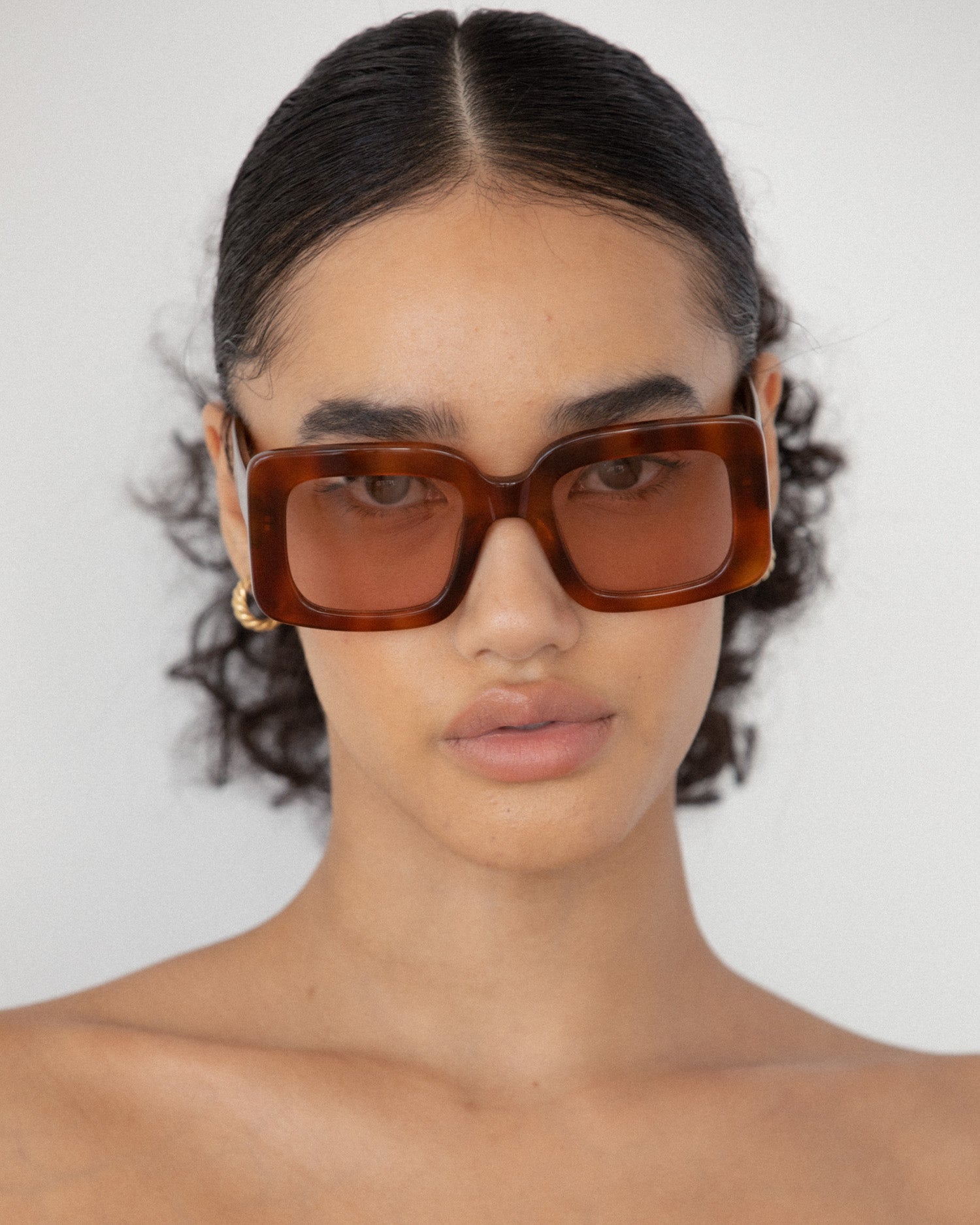 Lu Goldie — ‘Mia’ sunglasses in Chestnut