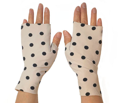 UV Protection Gloves in Fashionable Sang-De-Boeuf Red