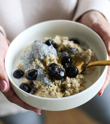 Oatmeal with blueberries