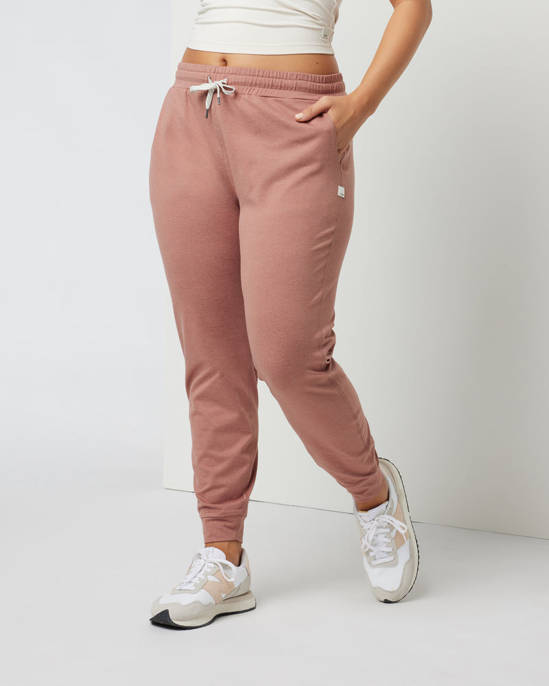The Motherchic - Calling all Vuori lovers have you tried their Weekend  Joggers? I know so many of love the Performance joggers, but these are a  lighter-weight fabric and so soft you