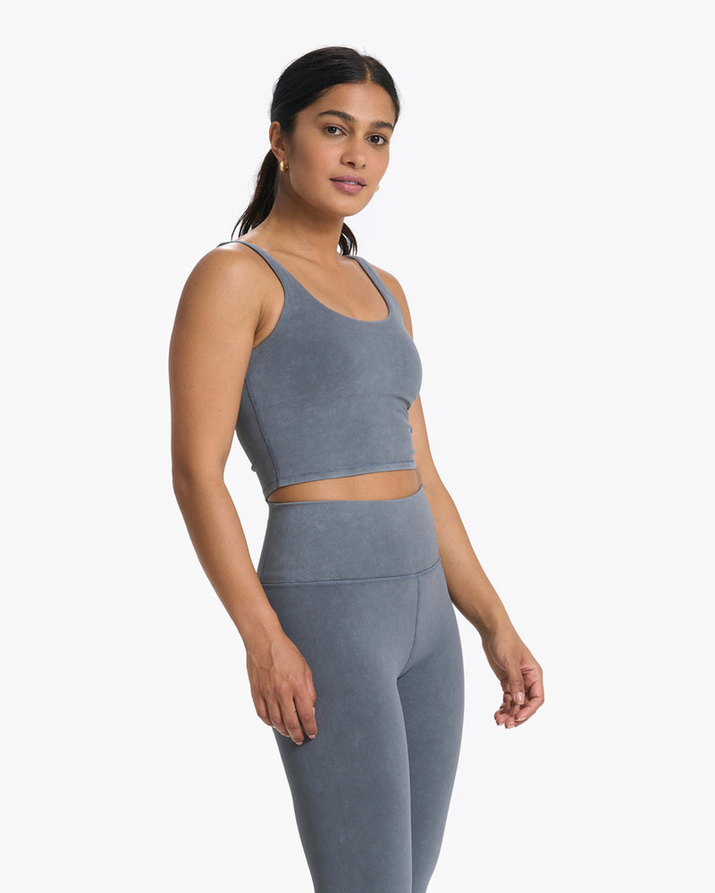 Does this have a built in shelf bra like the align cropped tank? :  r/lululemon
