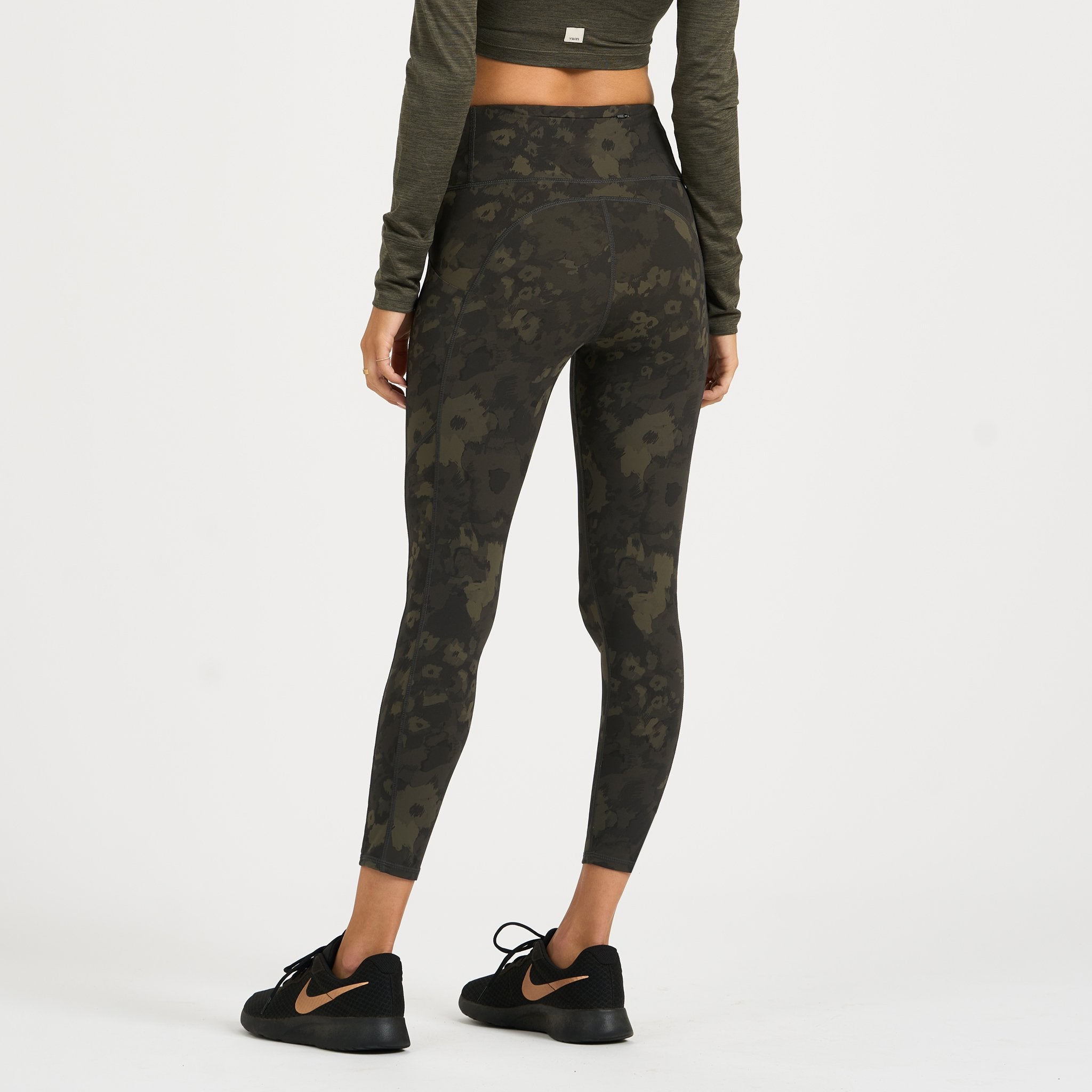 Stride Legging | Oregano Camo Flower – Vuori Clothing