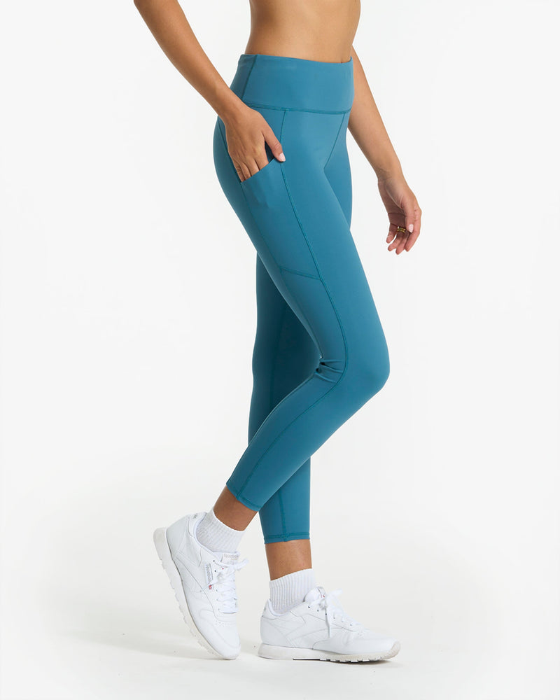 Streetwise Strides: Women's Running Leggings with Pockets - Urban