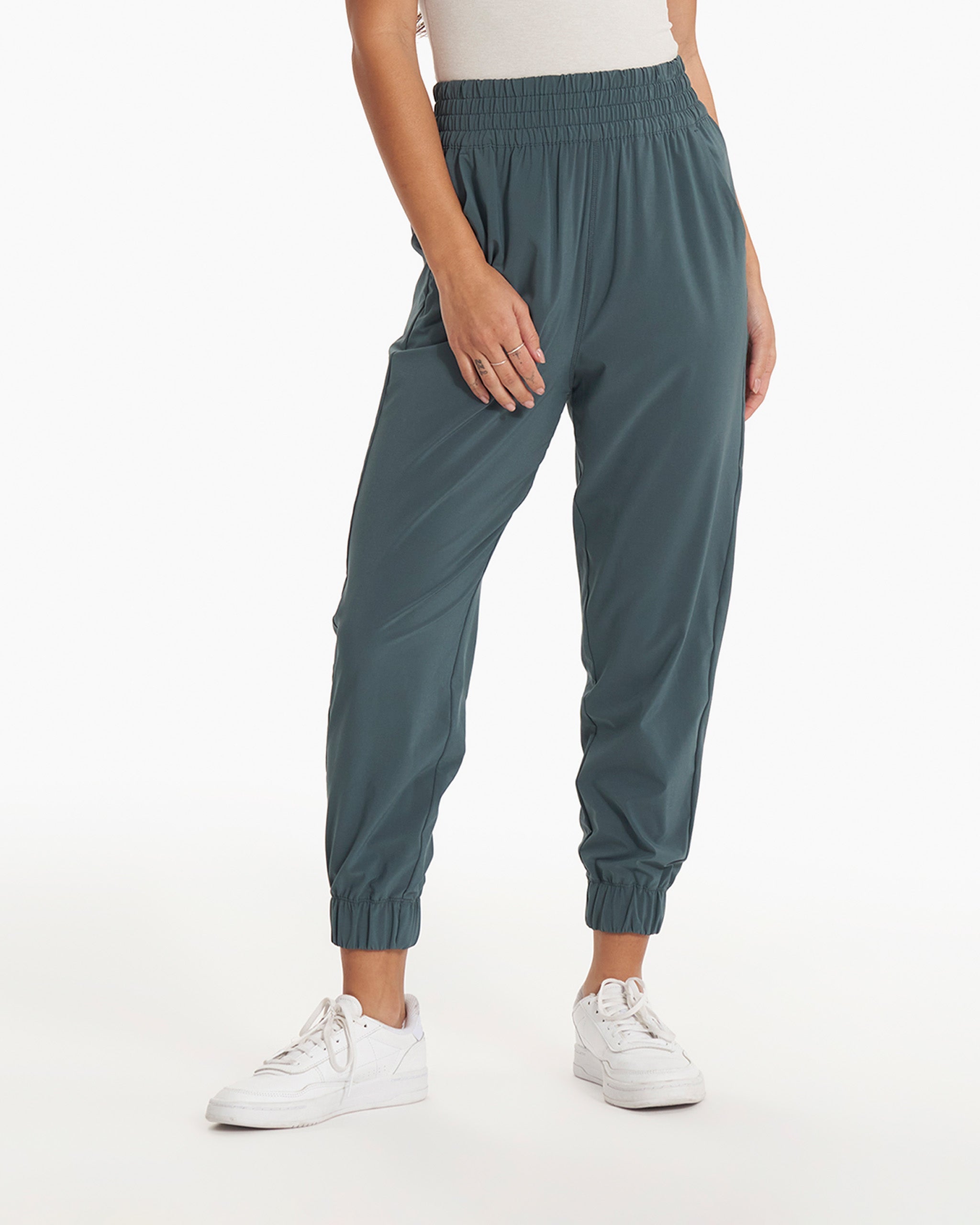 Villa Jogger | Women's Stone Lightweight Pants | Vuori