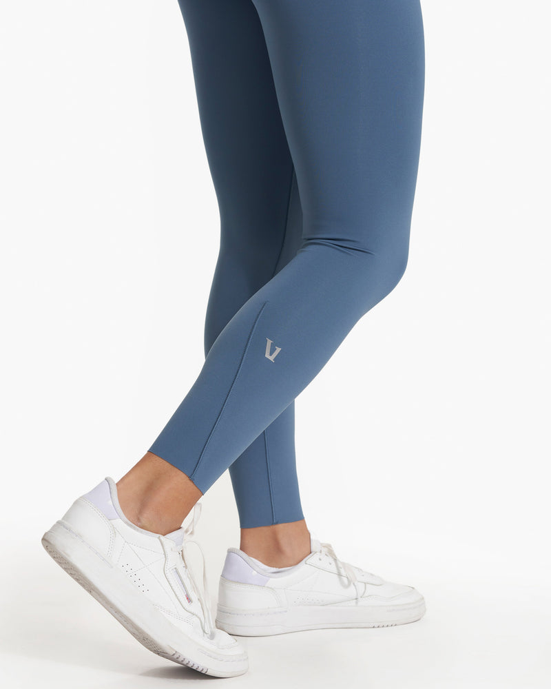 Vuori Evolve Leggings in Gray