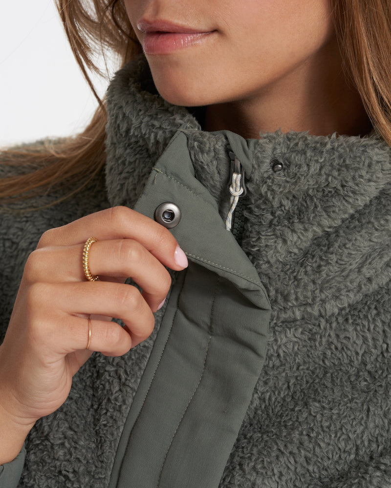 Bundle up with our Cozy Sherpa Jacket from Vuori ❄️ • • Check