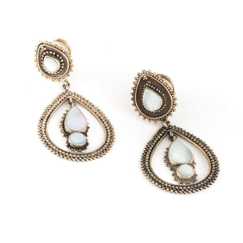 White and mother of pearl plugs in a teardrop shape, with drop earrings