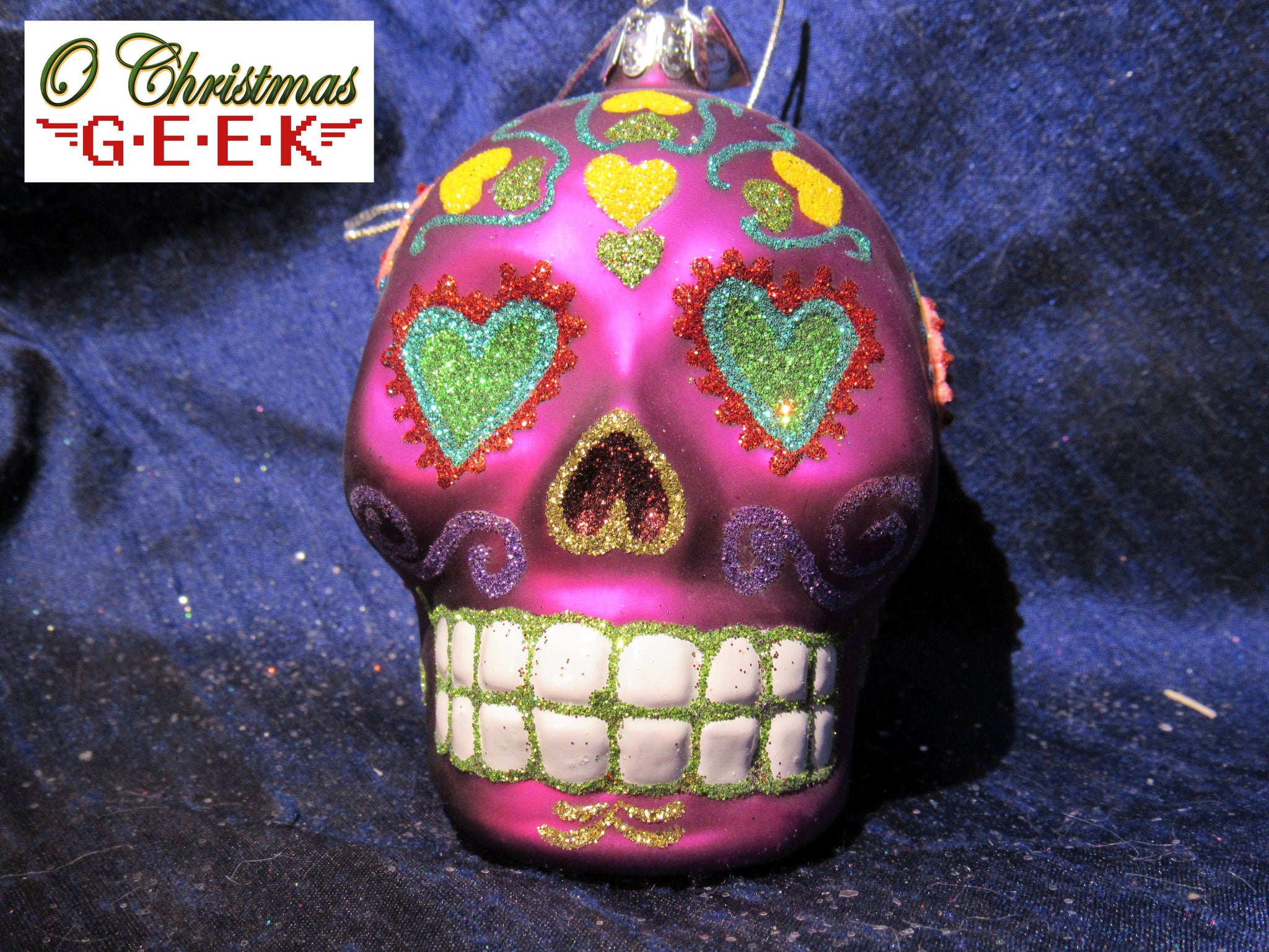 Sugar Skull met gedetailleerde kristallen sterrenstofdiamanten edelstenen  en glitters  Creative Fabrica