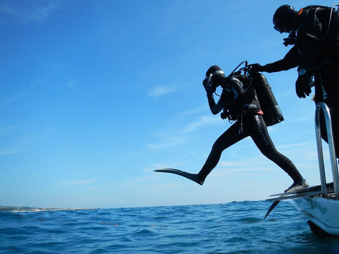 scuba-diving-drysuits-&-wetsuits