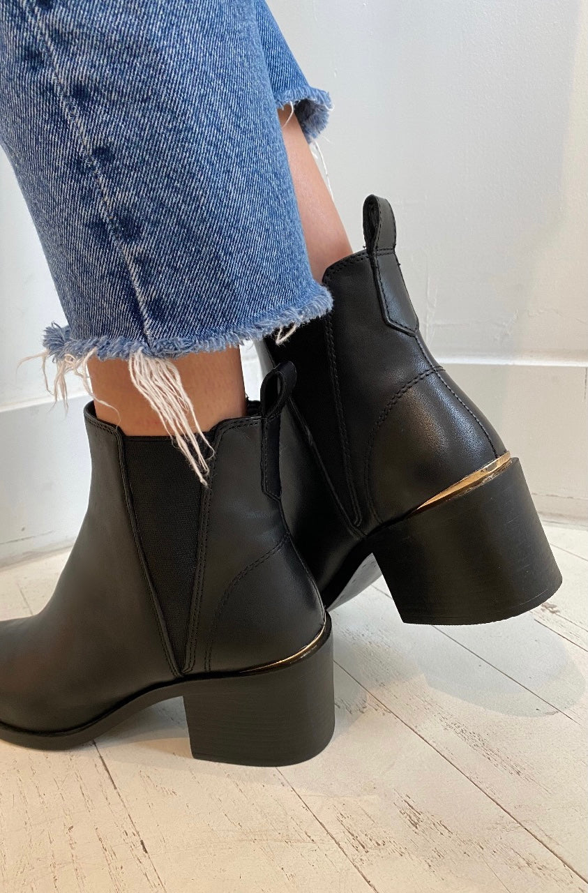 steve madden pout bootie