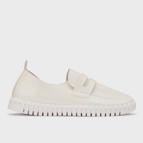 ILSE JACOBSEN - TULIP LOAFER FLAT 121 IN MILK CREME PATENT LEATHER ...