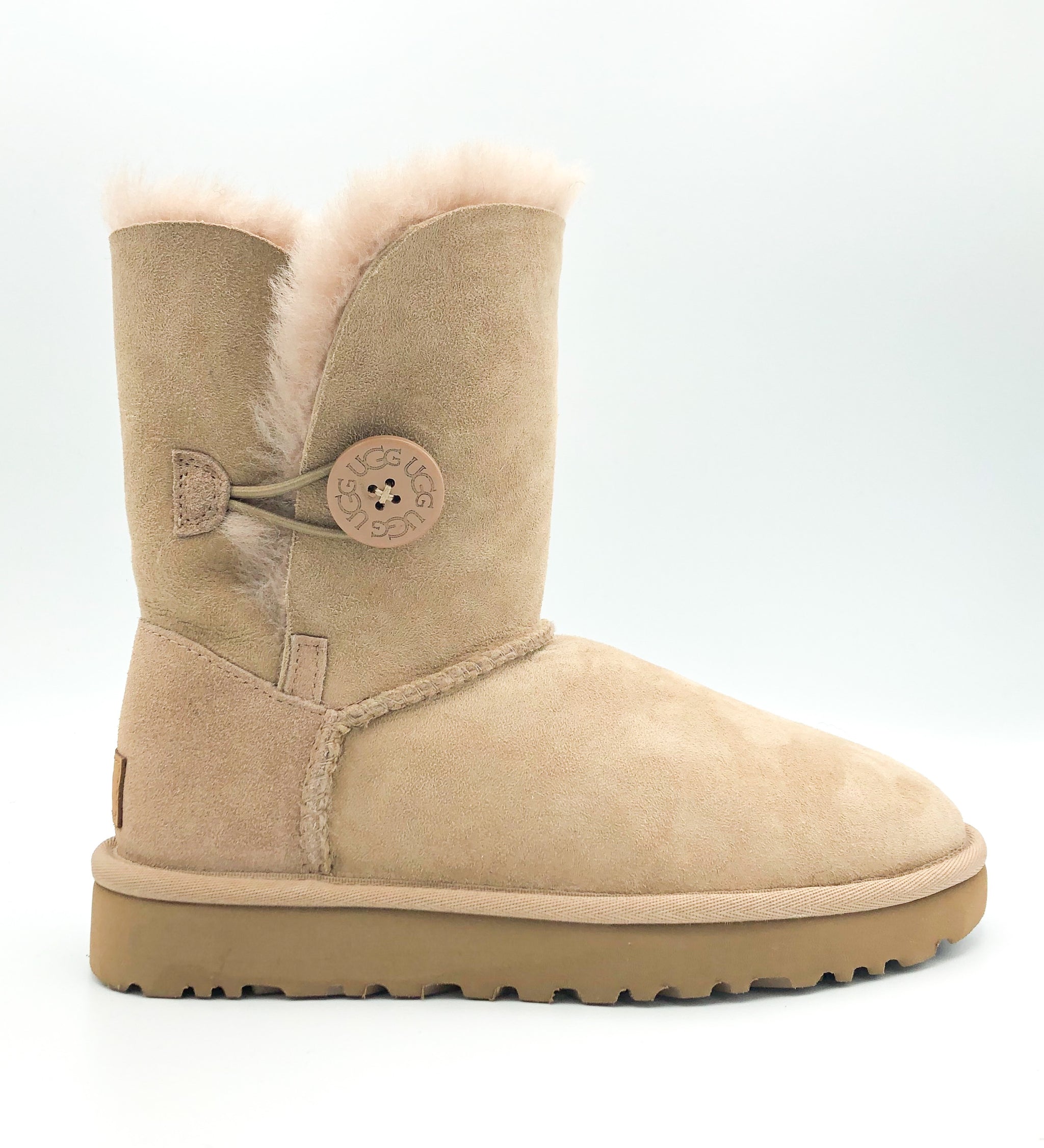 UGG - BAILEY BUTTON II IN FAWN - the 