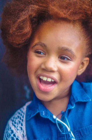 Child smile: how to love your natural hair 