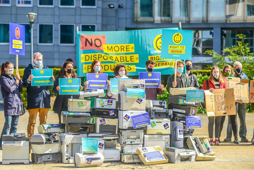 ©Right to Repair gathering in front of the European Commission in Brussels