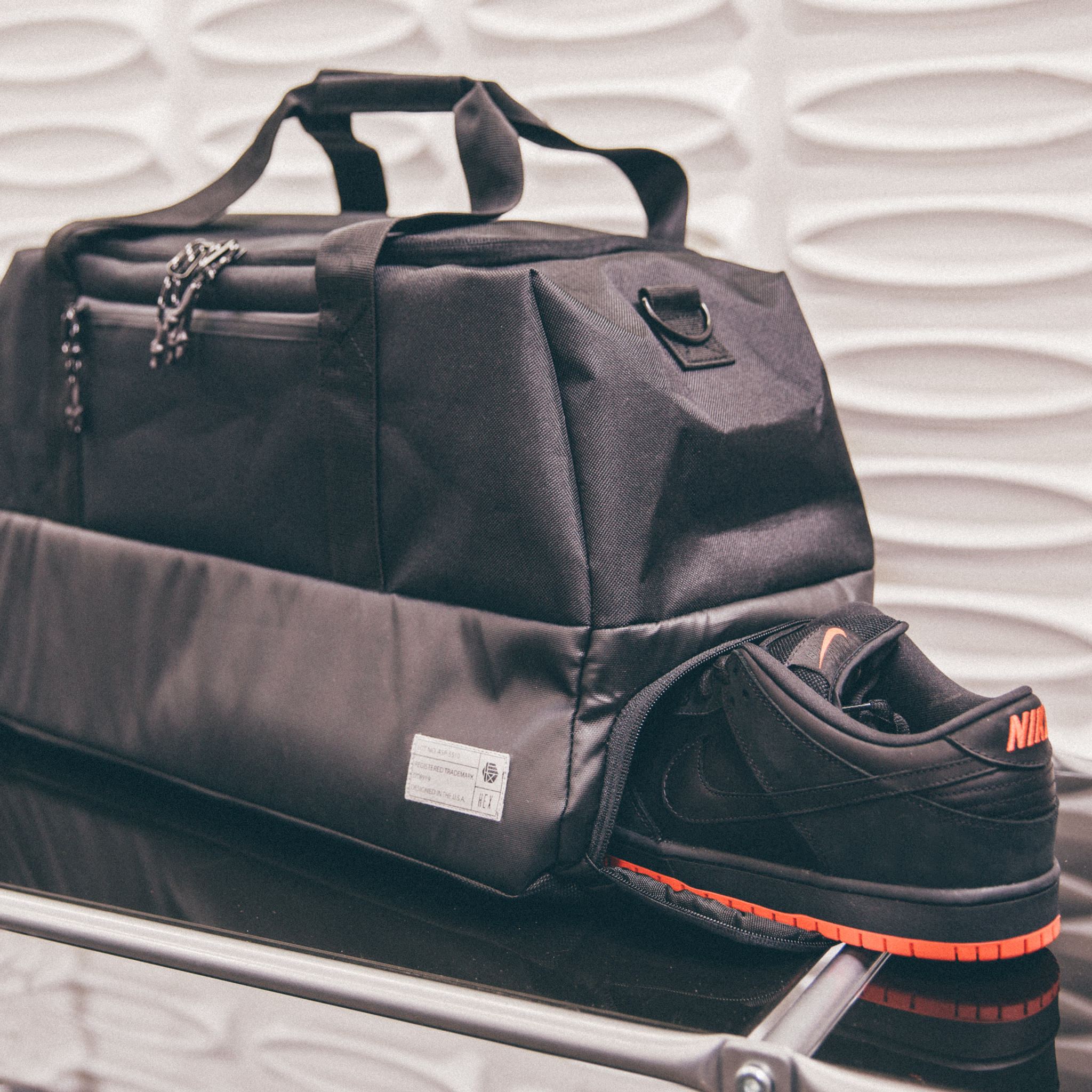 Aspect Sneaker Duffel Matte Black