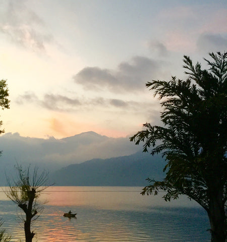 Lake-Atitlan_fisherman_santiago_Guatemala_volcanos