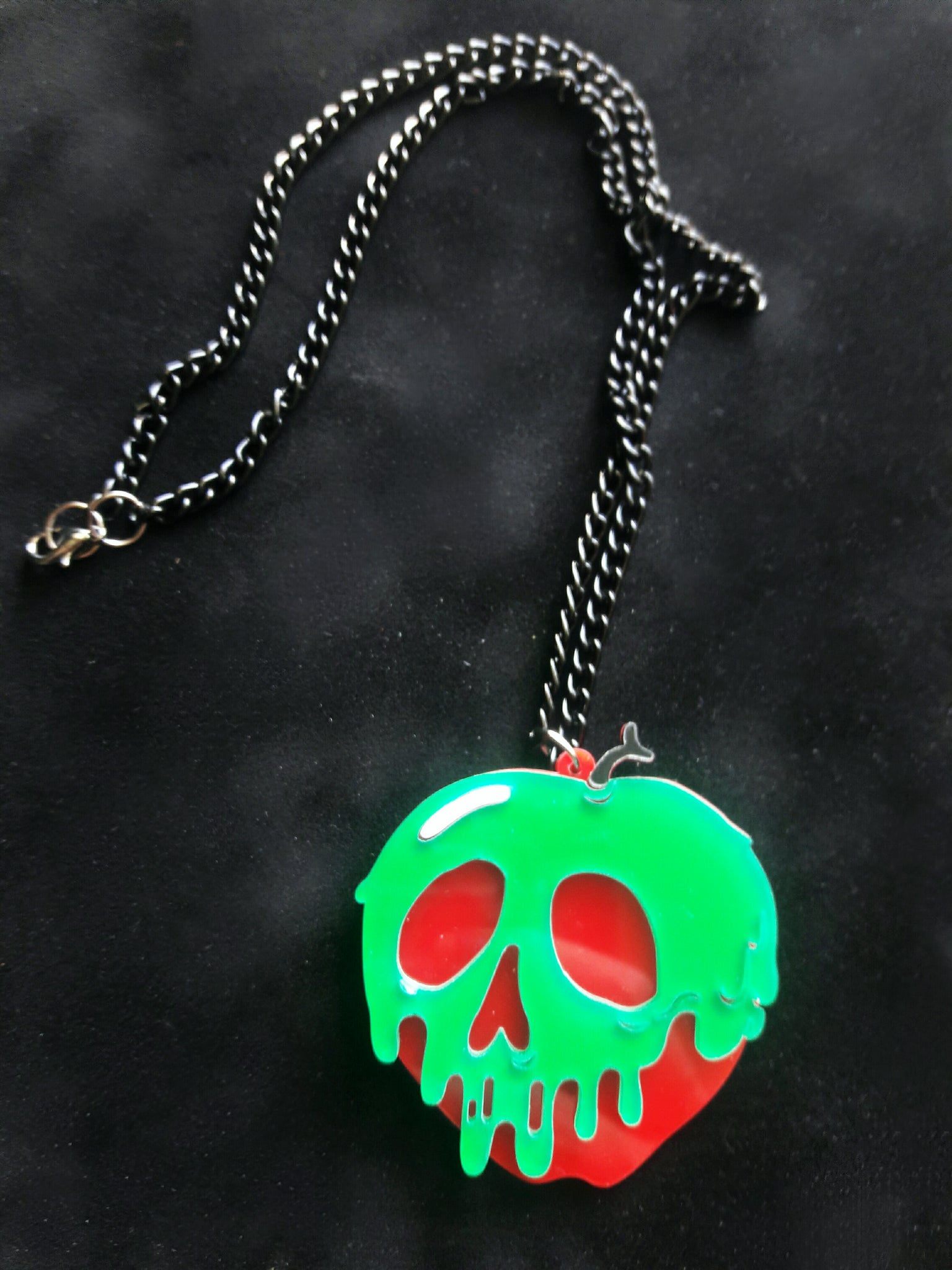Download Poison Apple Necklace Evil Queens Poisoned Apple Snow White Heavenly Mermaid Hair