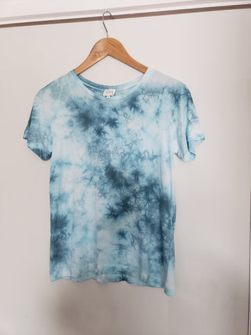 crumple tie dye t shirt in teal and blue