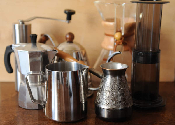 File:Brewing pour over coffee with kettle and scale.jpg - Wikimedia Commons