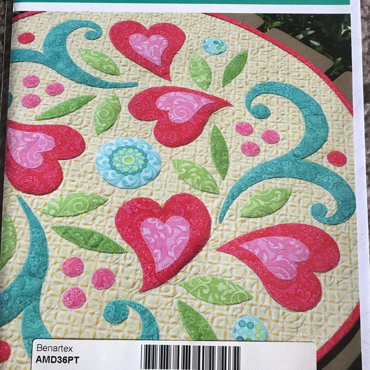 romance-quilt-pattern-22-table-topper-amanda-murphy-scraps-f-rebsfabstash