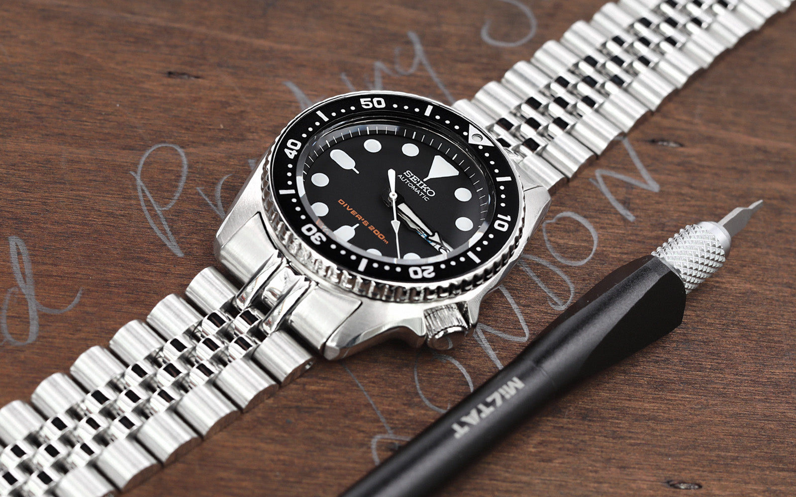 Seiko SKX013 Diver Curved End watch band replacement | Strapcode