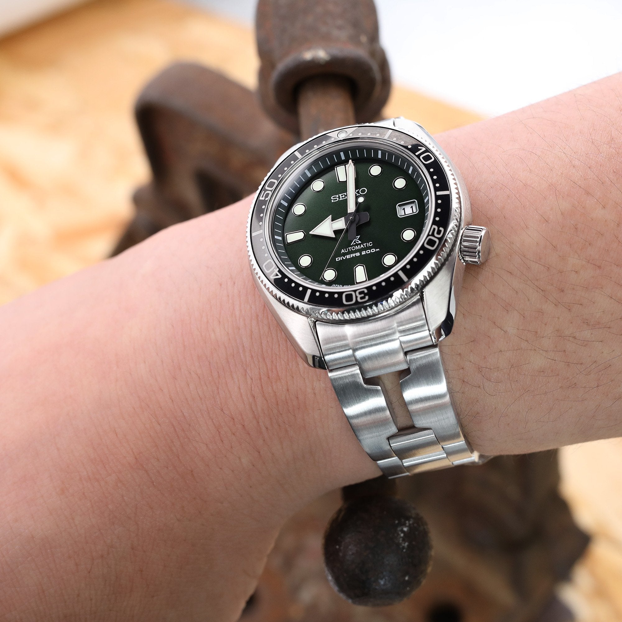 The Razor watch band fits the Seiko BabyMM MM200 dive watch nicely by Strapcode 