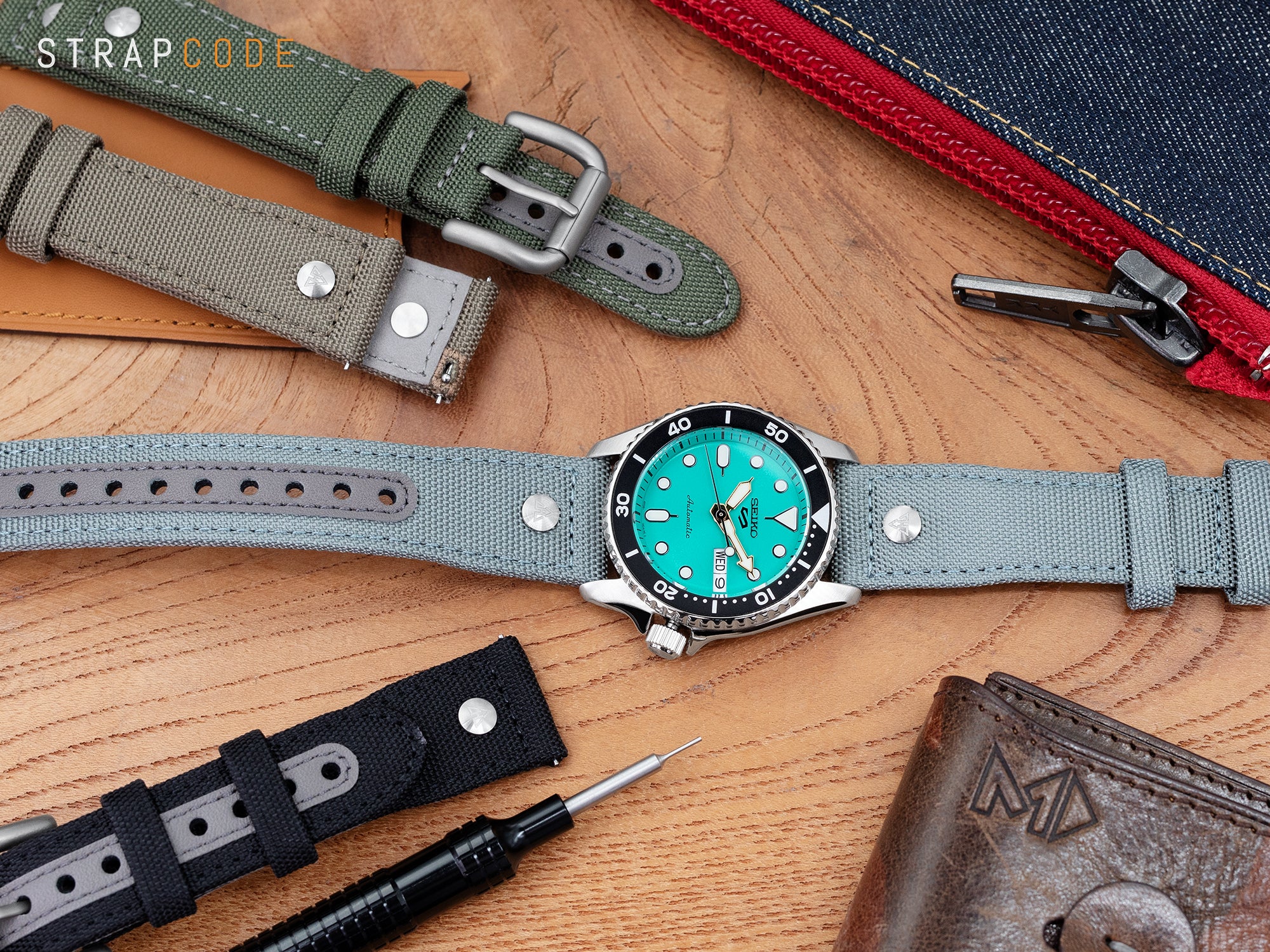 The Seiko 5 Sports 38mm watch looks great when paired with HAVESTON straps by Strapcode