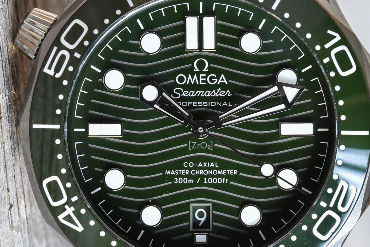 Green hulk - Omega Seamaster Diver 300M Co‑Axial Master Chronometer Dial close-up 