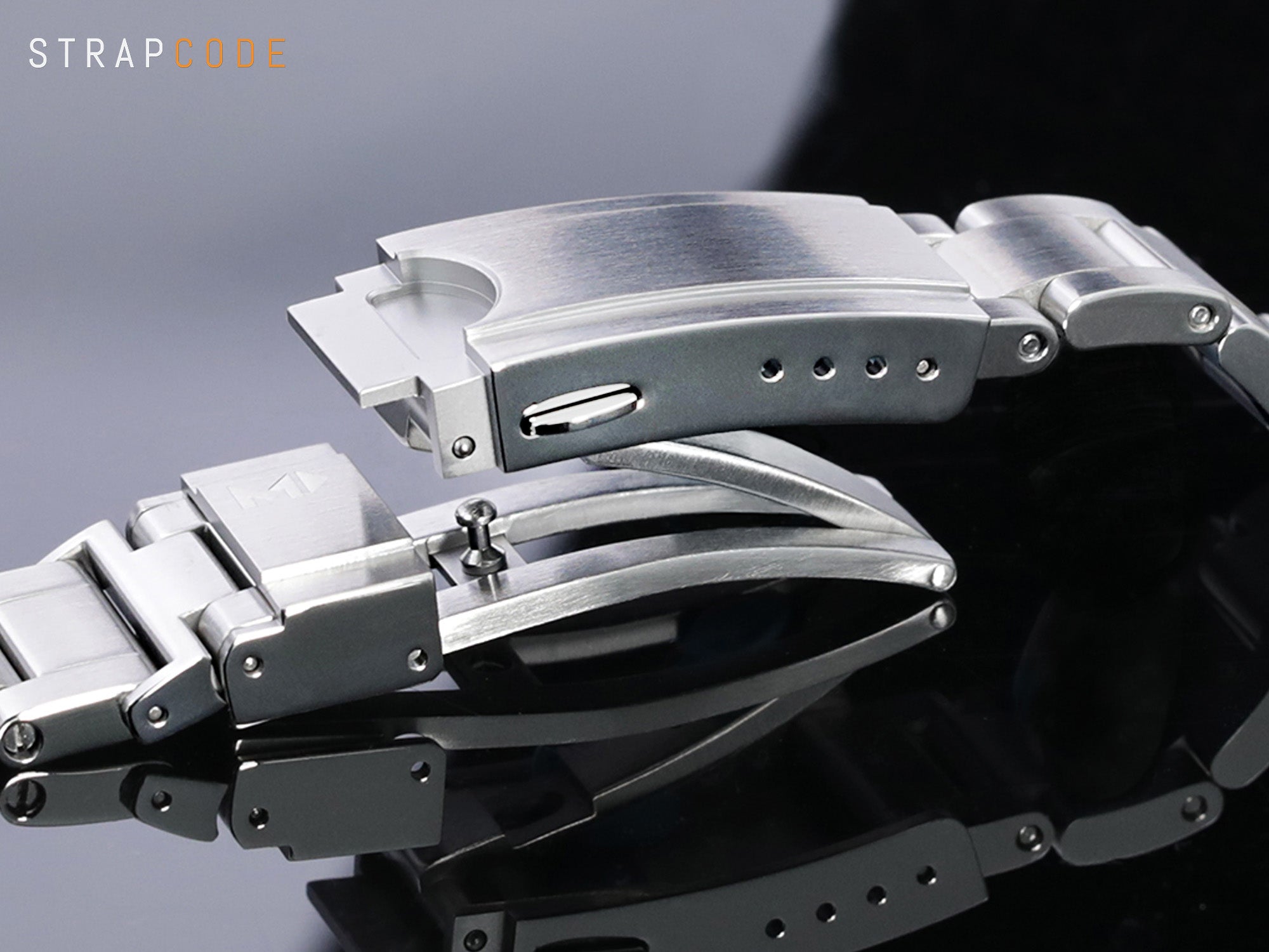 The Flip Clasp / Fold Clasp has an obvious folding structure details by Strapcode watch bands