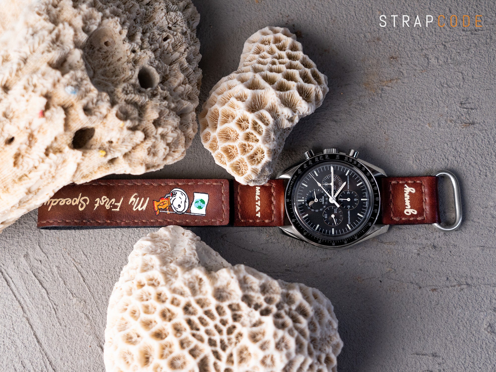 The chunky Leather/loop SNOOPY watch band by Strapcode, design of the Omega Speedmaster Professional Moonphase