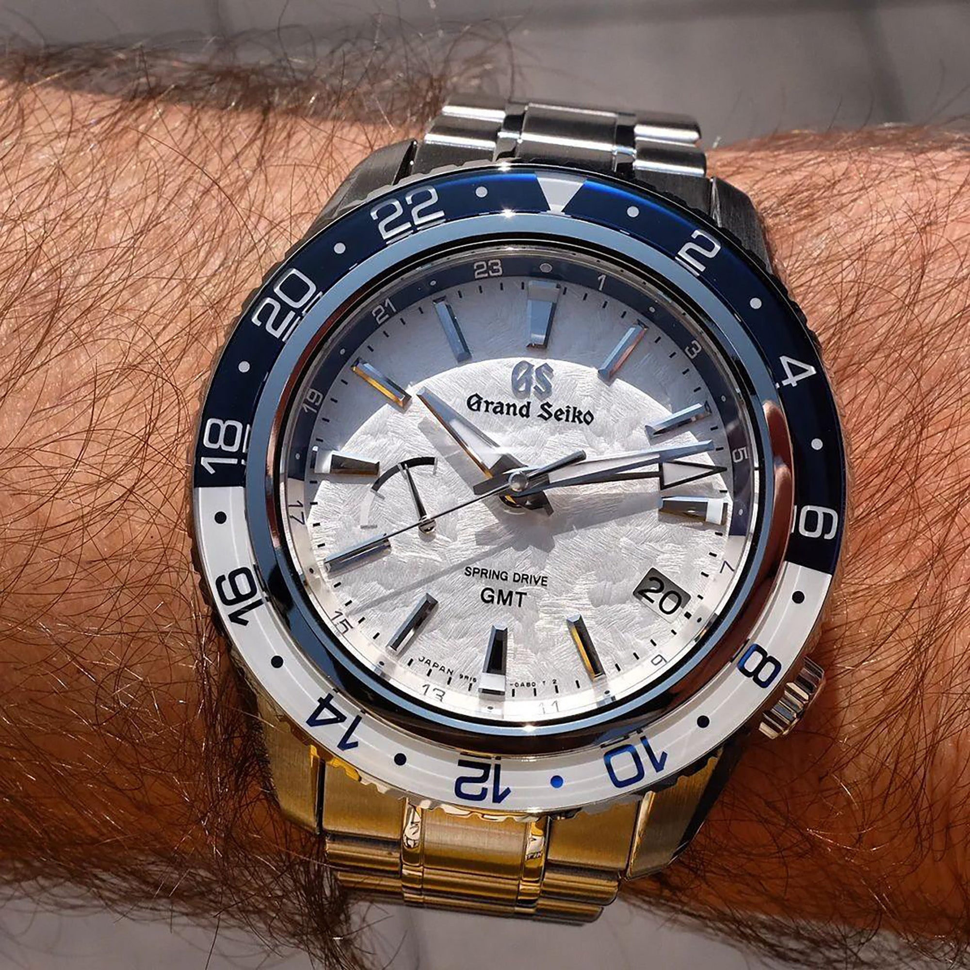 Pic-3-strapcode-watch-bands-Grand-Seiko-Sport-GMT-SBGJ235