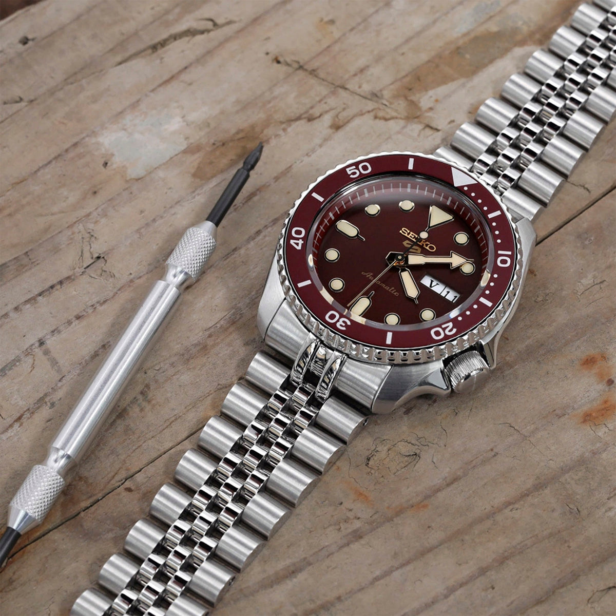 NEW Seiko 5 SPORTS SRPD69K1 (FLAT HARDLEX CRYSTAL)