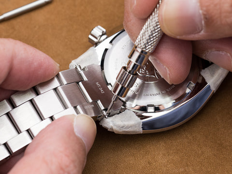 Vacheron Overseas Bracelet micro adjustment - Rolex Forums - Rolex Watch  Forum