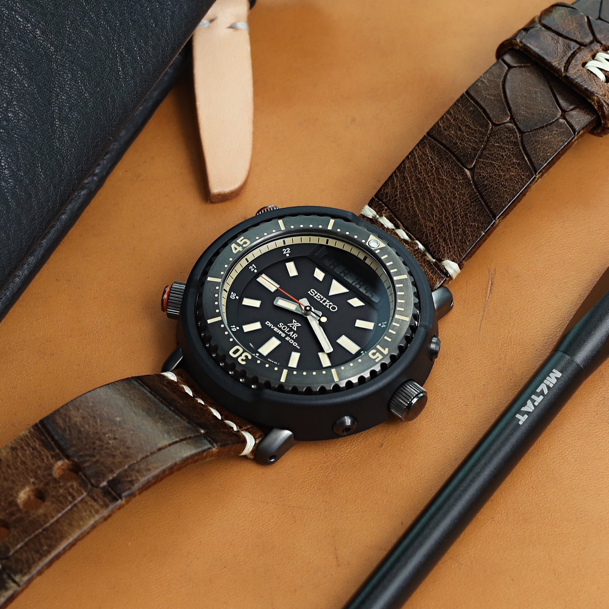 MiLTAT Zizz Collection 22mm Cracked Croco Dark Brown Watch Strap, Beig–  Strapcode