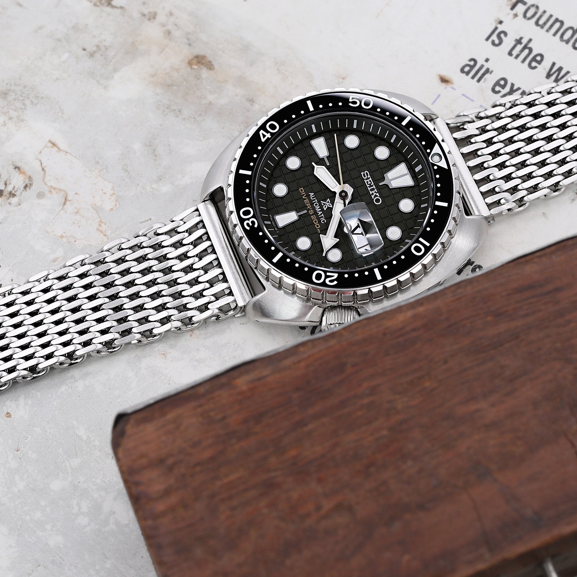 22mm Brushed Tapered Winghead SHARK Mesh watch band | Strapcode