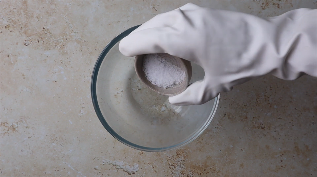 Preparing the lye solution | How to make pure coconut oil body soap | Bottega Zero Waste