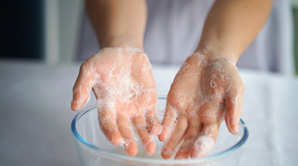 How to make pure coconut oil body soap | Bottega Zero Waste